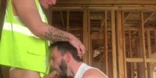 Two construction workers fucking at the job side