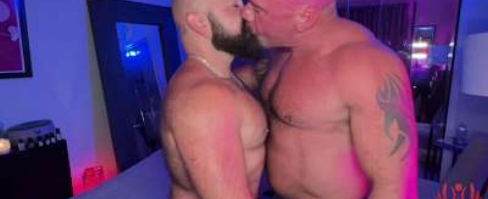 Massage bear part i latinrelax, musclebear