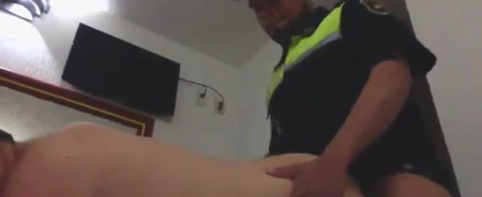 My police married friend came to fuck me for the second time