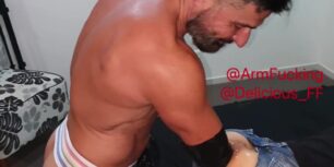 Arm fucking a delicious ass